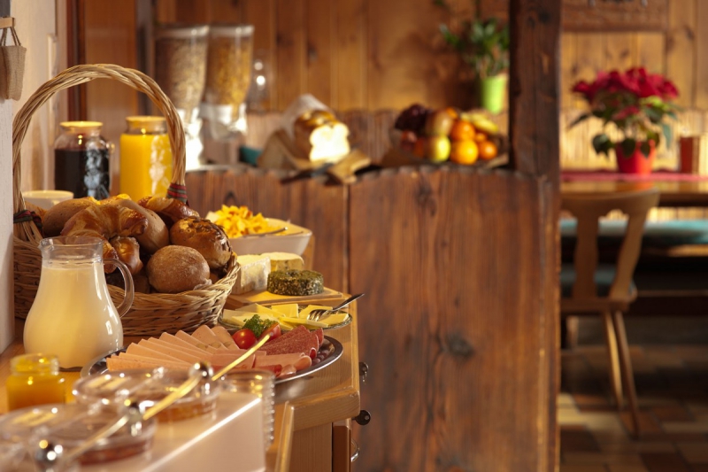 brasserie-VINON SUR VERDON-min_breakfast_buffet_food_restaurant_meal_hotel_plate_fresh-718745